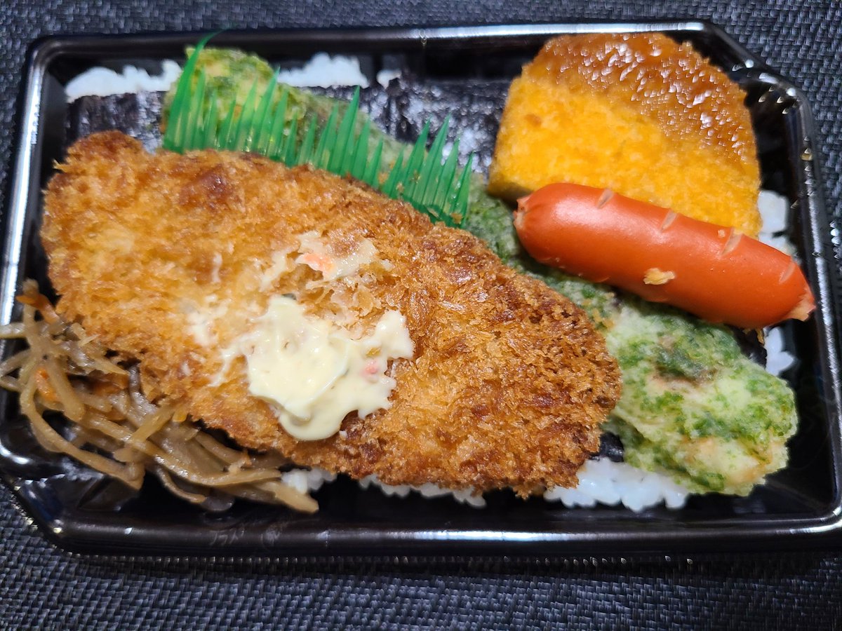 mozyakuma1's tweet image. 晩御飯はのり弁です🍱
今日もお疲れ様でした🙇‍♂️
#お弁当 #惣菜 #TRIAL #のり弁