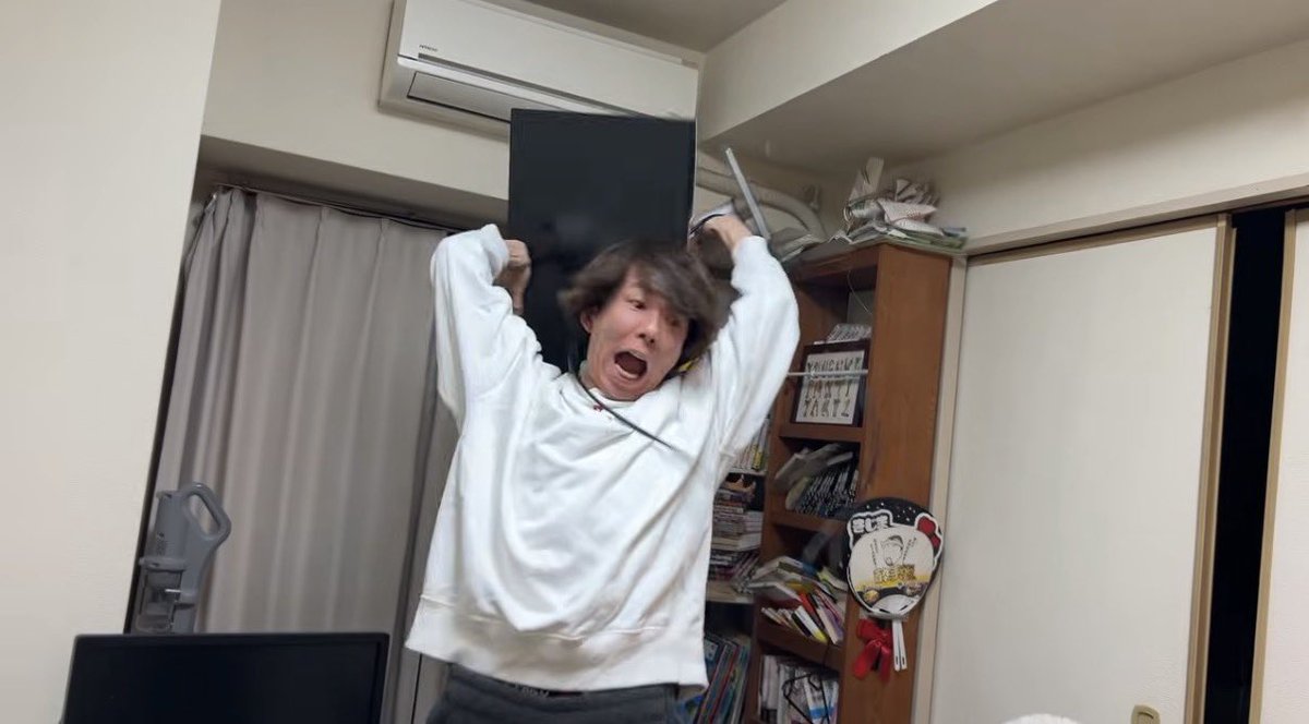 ニートがゲームで負けてモニターをぶっ壊しました。
