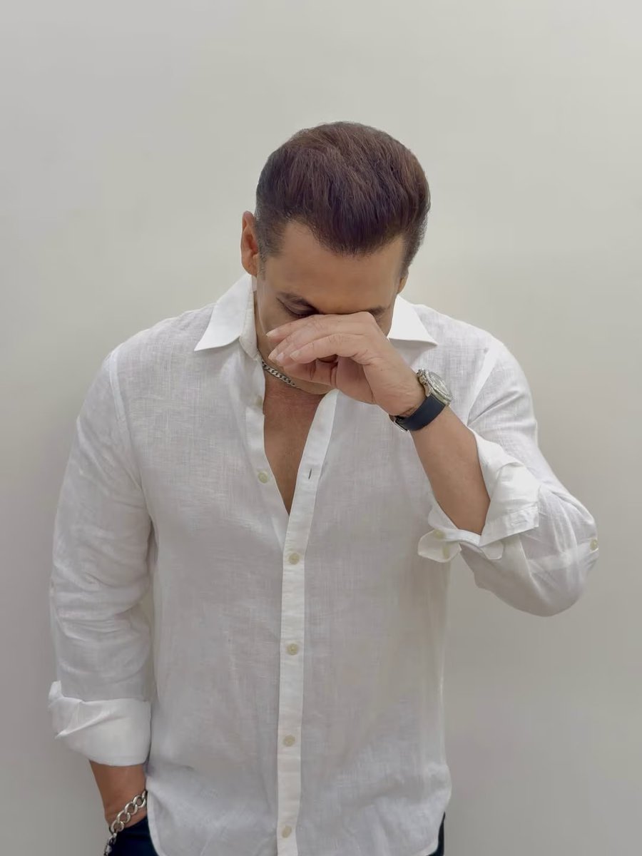 NewsKiDuniya6's tweet image. Salman Khan just dropped the most wholesome pics with 'My Sukh' and my heart is melting! The bond is just pure love. Fans are officially obsessed!  #SalmanKhan #MySukh #BeingHuman #BollywoodUpdates