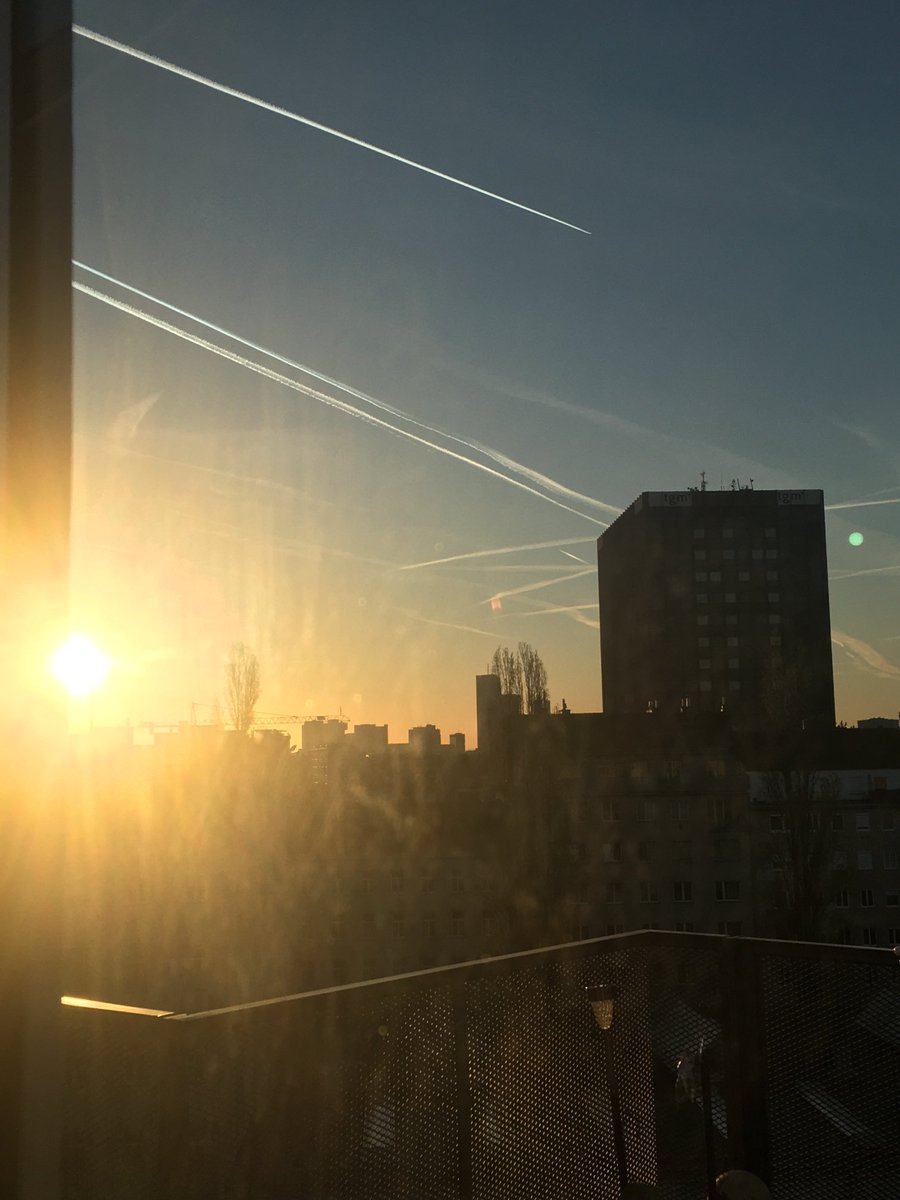 tera_son's tweet photo. Es könnte so ein Schönes sonniges Morgen werden aber hier kümmert sich jemand dass nicht so ist… Etwas Gift von oben Dumme Bevölkerung hat nicht anderes verdient es hinterfragt Niemand dann kann man machen.! https://t.co/DNDgliiieA