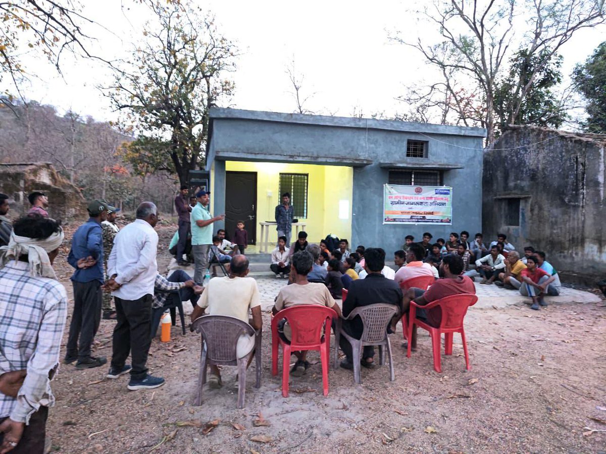 LastWilderness's tweet image. In collaboration with the Panna Forest Department and Astral Foundation, a fire prevention workshop in Panna built awareness, shared practical knowledge, and strengthened preparedness. After the session, essentials were distributed for heat safety. #lwf