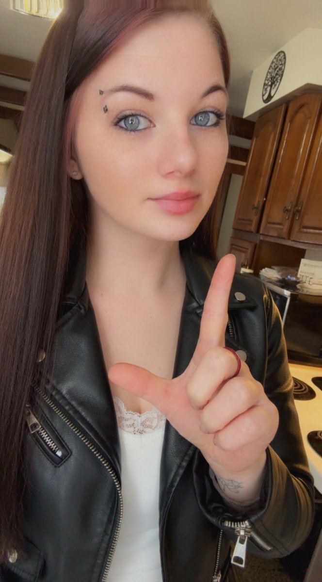 FindomDesi94's tweet photo. Morning wallets! 🌞
accepting the following sends...
$11.11 coffee ☕
$30 gas ⛽
$20 lunch 🍽️ 
$50 Smokes/Ganja 🚬🌿 
no excuses you have so many options 😘 🫰🫰
Payment methods in linktree 🌳
https://t.co/FjPL2jG5xk ✨ https://t.co/jIJrURkf3m
