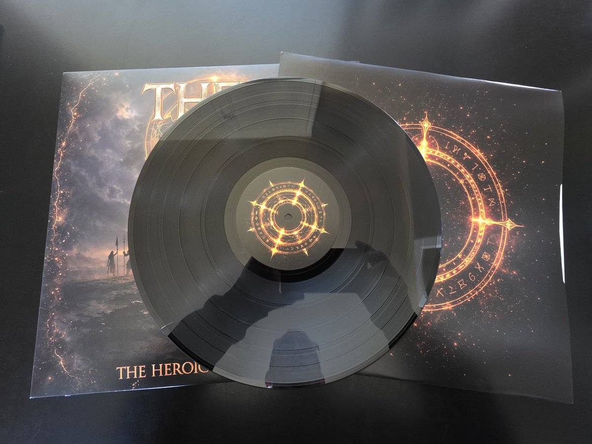 SlyverHQ's tweet photo. The album of the THFW game on vinyl and CD.
With exclusive image collector's book https://t.co/OCM7A31SB9