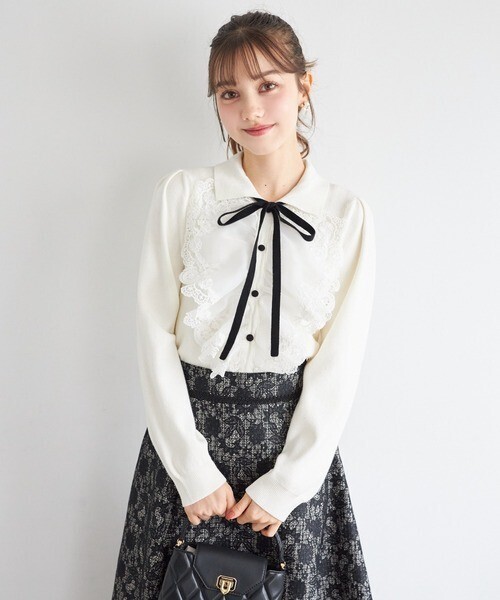 korecow's tweet photo. 「ターミネーターと恋しちゃったら」予告で矢吹奈子さんが着用されているブラウスはこちらのブランドのものではな... https://t.co/eYGSDJQk4Z #矢吹奈子 #ターミネーターと恋しちゃったら #tocco #korecow #コレカウ https://t.co/XpwTddxRD0
