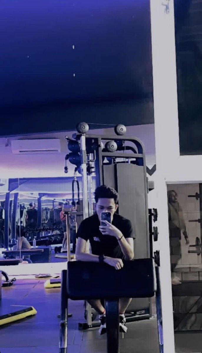 anakmanis tweet media