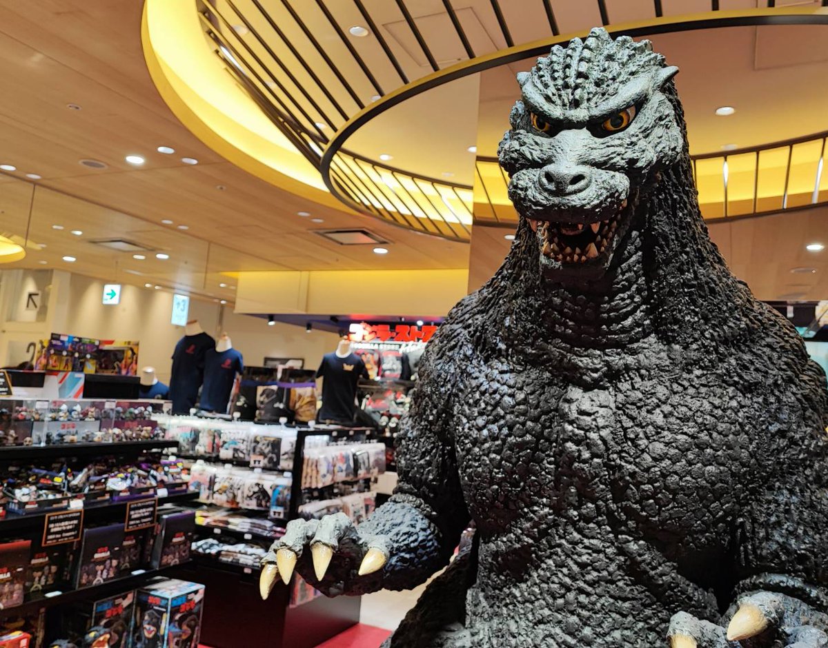 ゴジラ・ストアHakata tweet media