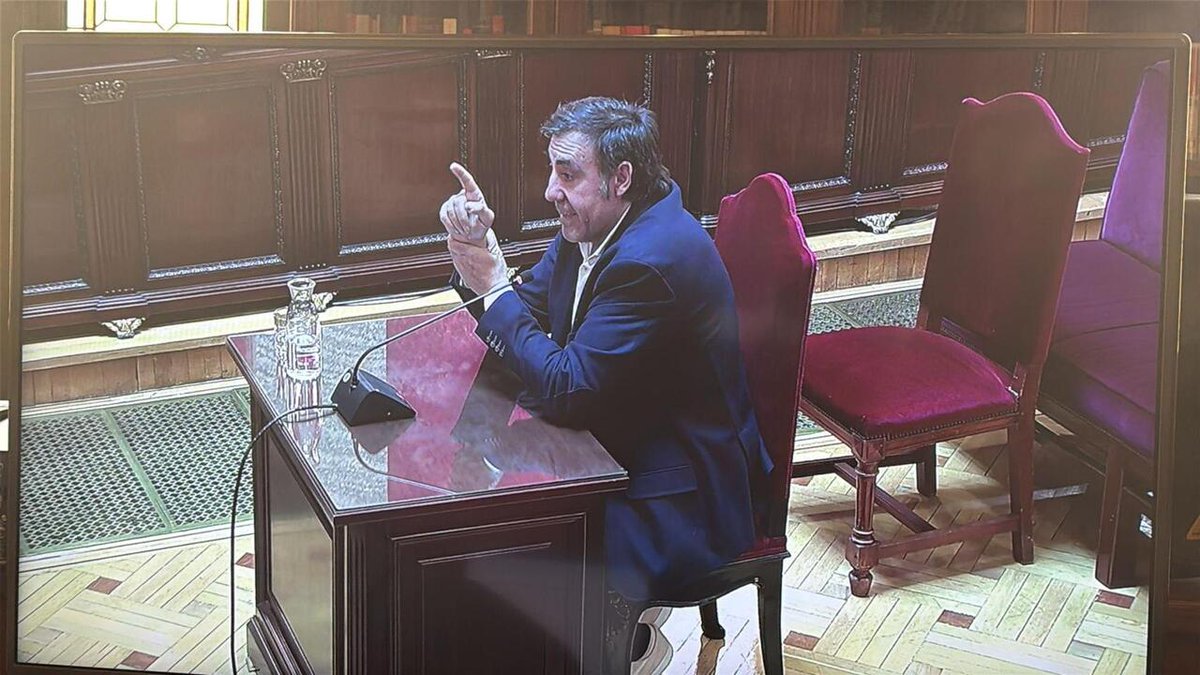 EL ESPAÑOL tweet media