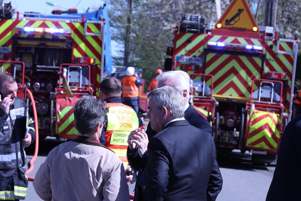 hautsdefrance's tweet photo. La Région #hautsdefrance exprime sa profonde émotion après le drame survenu ce matin dans le #PasdeCalais, qui a coûté la vie à un conducteur de TGV. 

▪️Pensées à sa famille, ses proches, aux agents de la SNCF, ainsi qu’aux passagers blessés, et aux secours mobilisés. https://t.co/0vs5Xgzdjw
