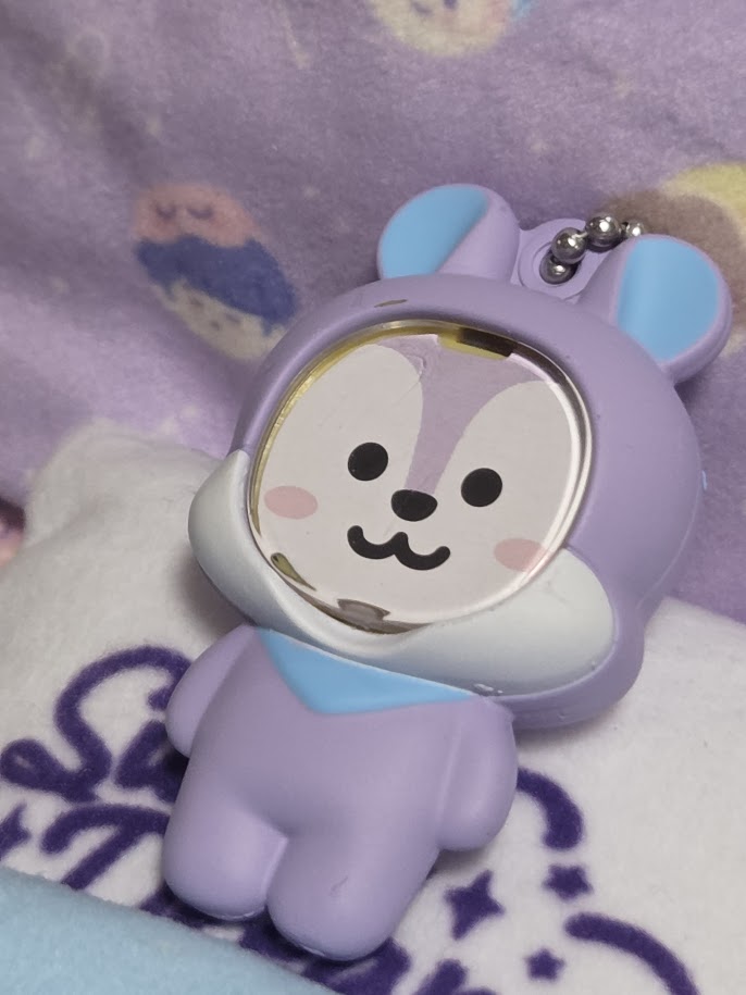 ちょっと色々あって凹んでました✨
今日手術の予定が事前検査で別の病気が発覚し
そちらの治療優先との事で、白紙に🥲
本日改めて受診、うん。数ヶ月単位の治療になりそう
まぁ食事療法と薬で抑えられそう、という診断に
一安心だったけど、うぅー来週東京行くのにー😭
可愛い🐱🐿とセルフネイル添えて