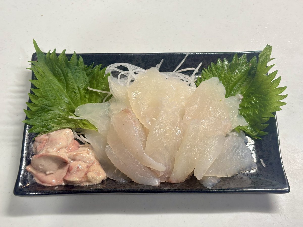 ts0315's tweet photo. カワハギ🐟
肝醤油で頂きます😋✨

#晩酌
#酒の肴
#刺身
#酒のアテ
#湘南ライフ https://t.co/aT1J94OLKR