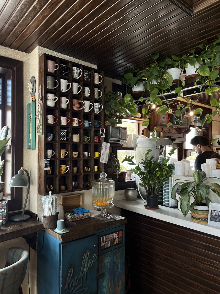 April ✨. tweet media