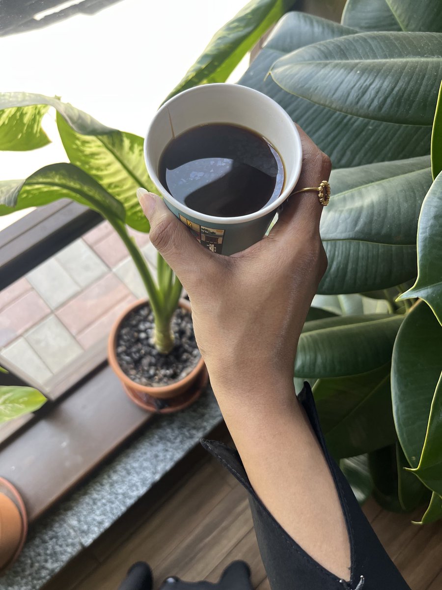 April ✨. tweet media