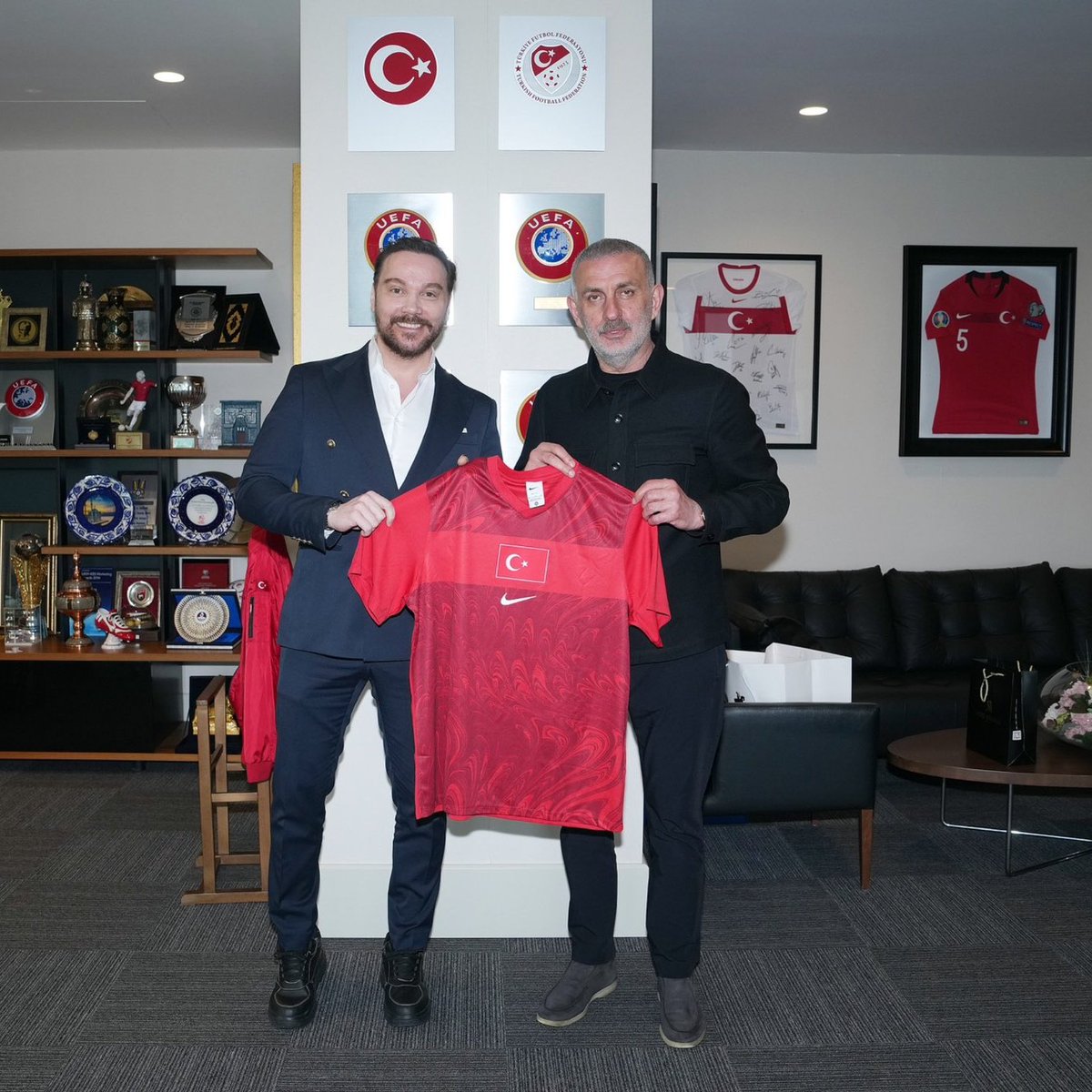 Pusholder tweet media