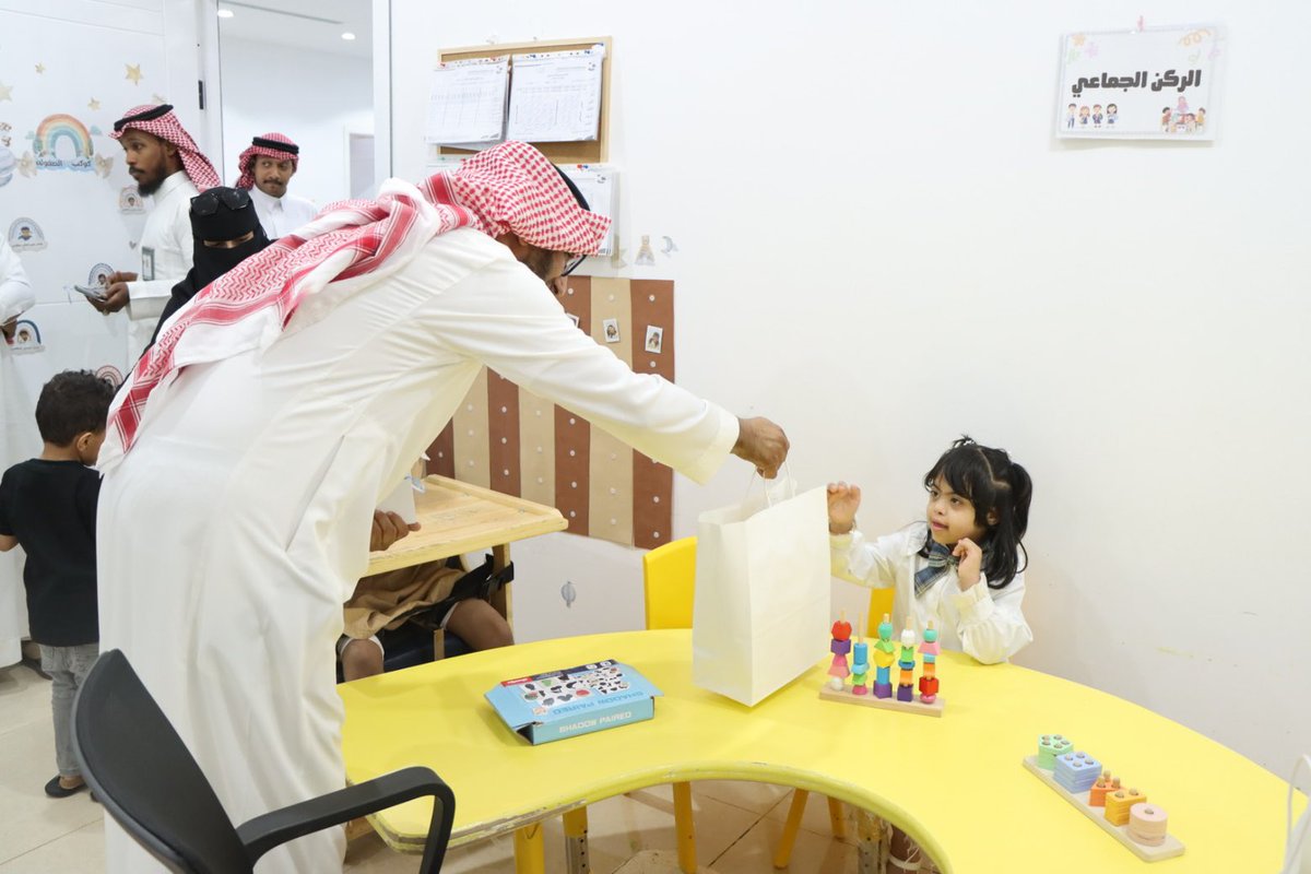Birhakamia's tweet photo. أقام مركز إرادتي للرعاية النهارية يوم أمس الاثنين الموافق ١٩ / ١٠ / ١٤٤٧هـ فعالية بمناسبة اليوم العالمي للتوحد، وذلك بهدف تعزيز الوعي المجتمعي باضطراب طيف التوحد ودعم أفراده ودمجهم في المجتمع.
وشهدت الفعالية حضور عدد من المهتمين، إلى جانب بعض من موظفي جمعية البر الخيرية بالحكامية، حيث تم التأكيد على أهمية نشر الوعي وتقديم الدعم المستمر لأفراد طيف التوحد وتمكينهم من تحقيق إمكاناتهم.
رقم مركز ارادتي للرعاية النهارية: 
+966 592057164
