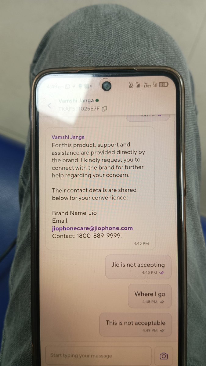 ShitanshuS86's tweet photo. @JioCare @zeptocares मैंने ज़ेप्टो से मोबाइल खरीदा, मेरे को यूज्ड फोन मिला जिसके लिए मैंने तुरंत ज़ेप्टो में कंप्लेन करी, पर ज़ेप्टो वालो ने बोला कि आप सर्विस सेंटर जाइए, सर्विस सेंटर आया तो इन्होंने ने मन कर दिया कि जिधर से लिया है उधर बात करो। कृपया इसको संज्ञान में ले। https://t.co/l27OlNSJ4m