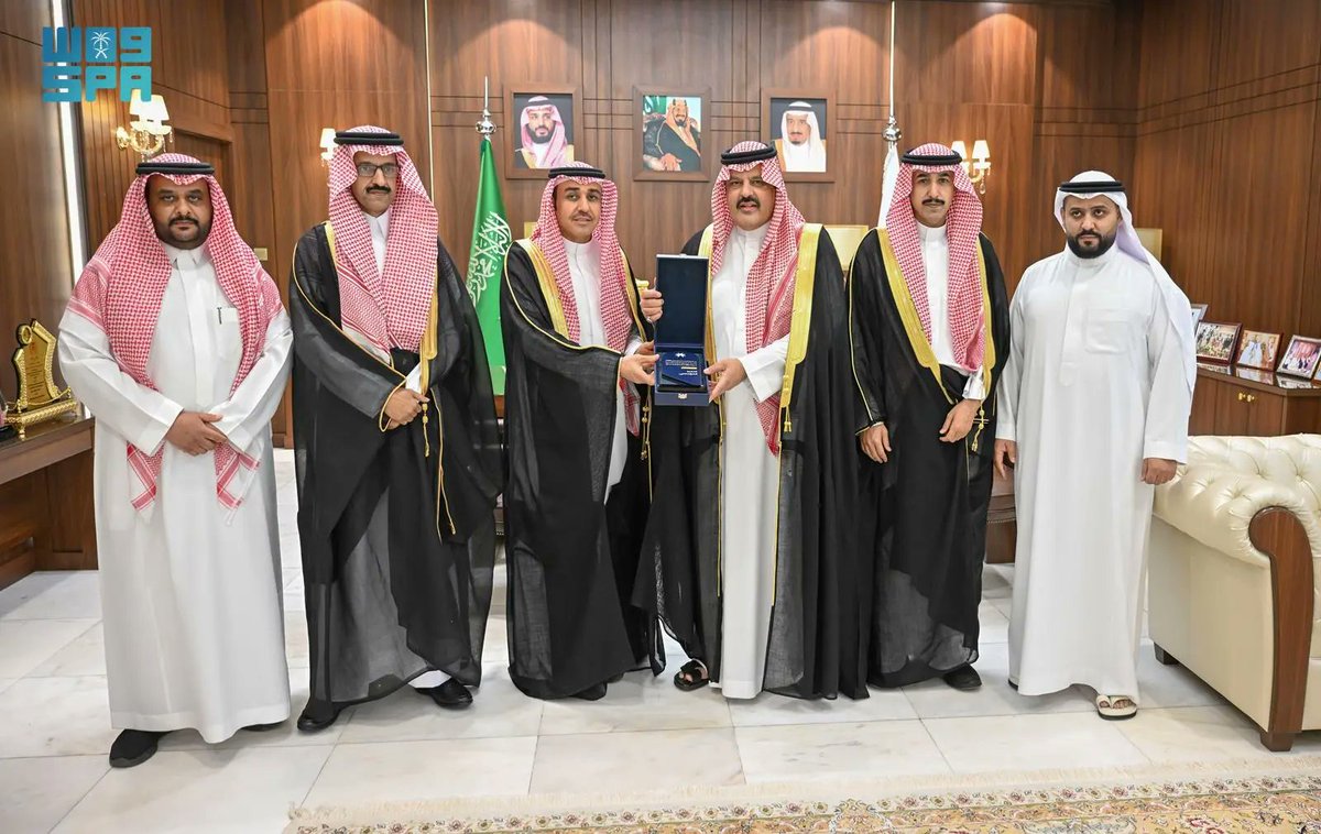 أمير حائل يستقبل مدير عام فرع وزارة الموارد البشرية والتنمية الاجتماعية بالمنطقة.
spa.gov.sa/ar/w2554563
#واس