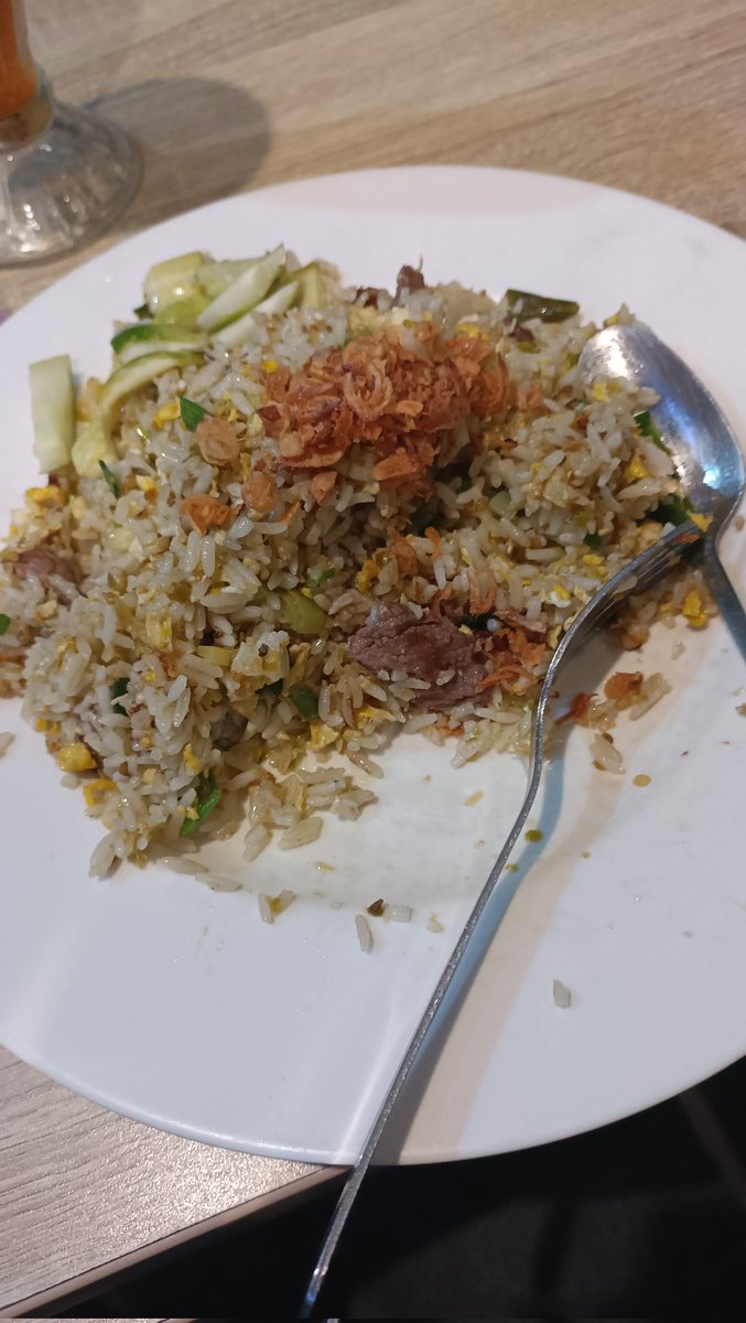 ICwizz's tweet photo. Kek ga pernah bosen klo ke solaria pesen nasgor sapi cabe ijo 😭 https://t.co/CoWRgjdIEf