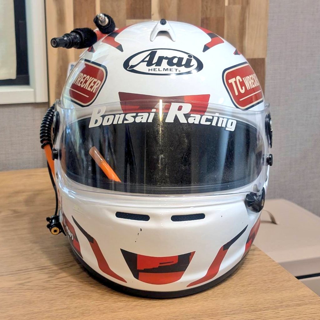 Daisuke_lvlori's tweet image. この匂わせの件…
@AUTHENSICK_ms 様の「ステッカーキット」をご協賛にて施工いただき、無地ヘルメット卒業となりました。
任意のデザインテンプレートからカラーコーディネートを指定して届いたキットを施工するという「塗る」以外の新しい選択肢です。
意外とお手頃価格なので、ぜひお問い合わせを👋