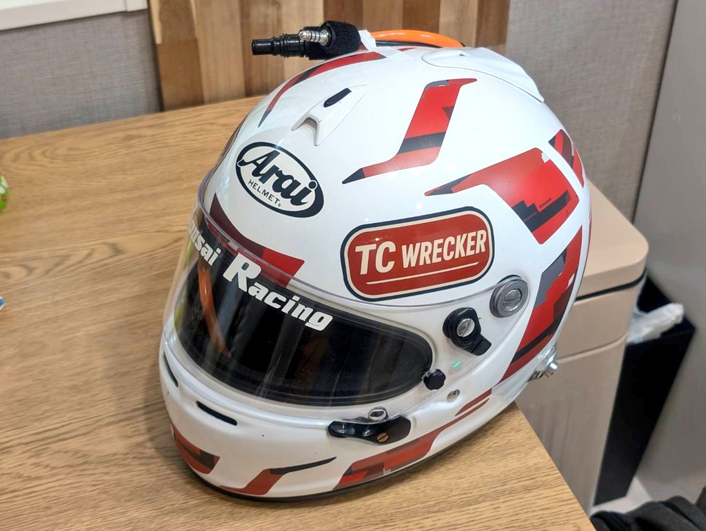 Daisuke_lvlori's tweet image. この匂わせの件…
@AUTHENSICK_ms 様の「ステッカーキット」をご協賛にて施工いただき、無地ヘルメット卒業となりました。
任意のデザインテンプレートからカラーコーディネートを指定して届いたキットを施工するという「塗る」以外の新しい選択肢です。
意外とお手頃価格なので、ぜひお問い合わせを👋