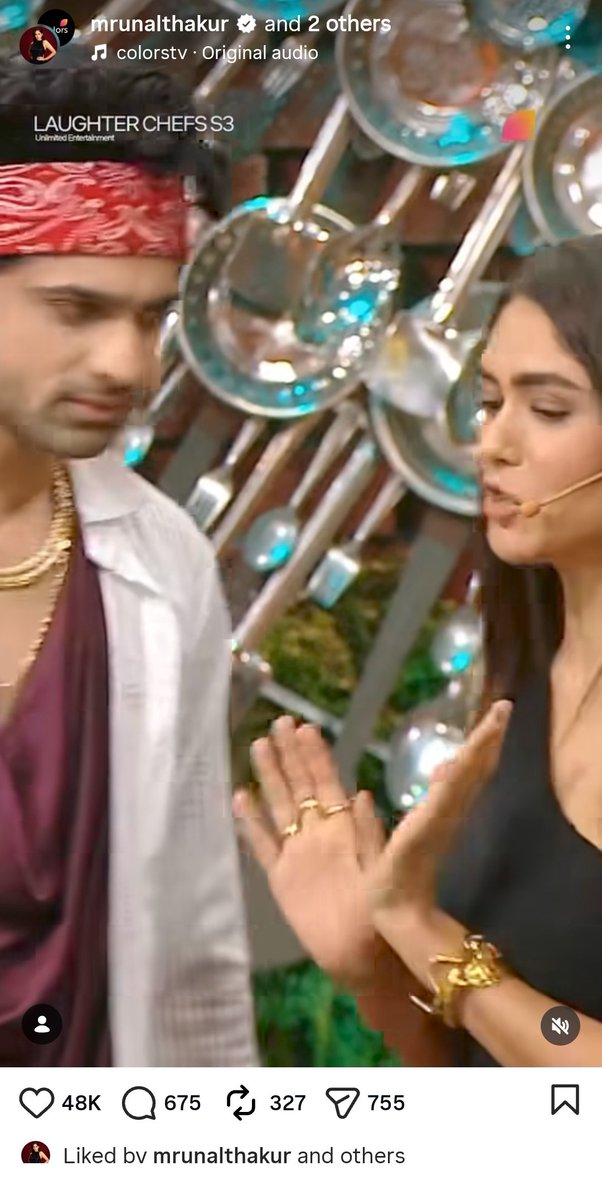 DailyScope_IN's tweet photo. Are @mrunal0801 ne @ElvishYadav bhai ke saath flirt wali reel share karke pura internet hila diya 😍🔥

- Chemistry itni natural thi ki log repeat pe dekh rahe hain 🤌💞
- Side by side Samarth aur @Abhishekkuma08 ko bhi seedha competition se bahar kar diya 😭💀
- Ye hota hai real aura — bina try kiye hi sabko overshadow kar diya 👑✨
- Full credit to @bharti_lalli for this unexpected match-making moment 🤝😂
Fans ab officially is duo ko aur content mein dekhna chahte hain 🙌💯