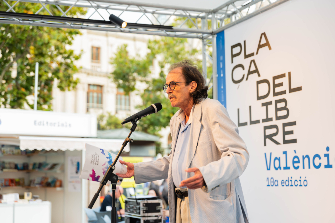 Plaça del Llibre tweet media