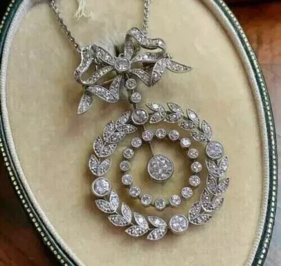 올해소비금지 ivonnes_crows_nest tweet media