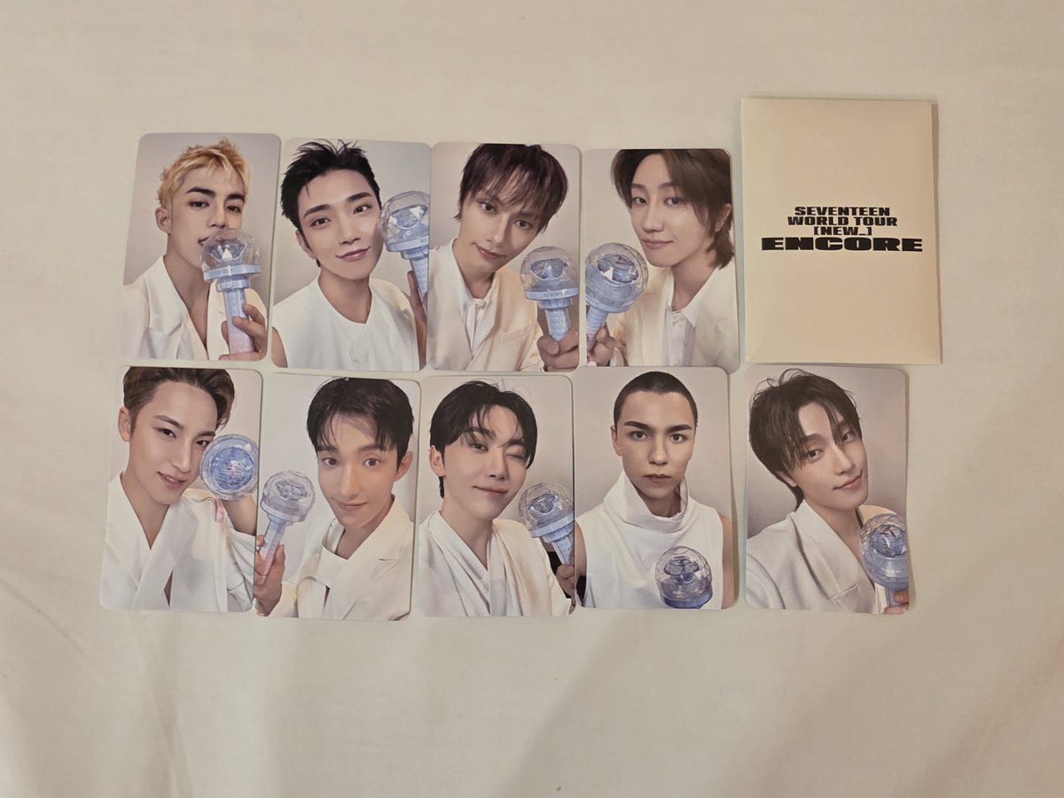 heavenscloud15's tweet photo. 세븐틴 뉴 앙콘 앵콜콘 캐럿존 양도
1set = 2.8
8장(민규제외) = 2.4
하자❌️
반택 끼택 준등기 0.2
https://t.co/gqGTJmH96S https://t.co/V4feBLy3wj