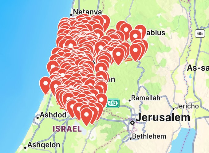 yaakovyitzcha's tweet photo. See all those 📍. That’s what it looks like when Iran rains down ballistic missiles with cluster bombs on entire civilian population areas across Israel, including Tel Aviv again NOW!

World outrage? Nope. Not a word. https://t.co/jQskV6zzPL