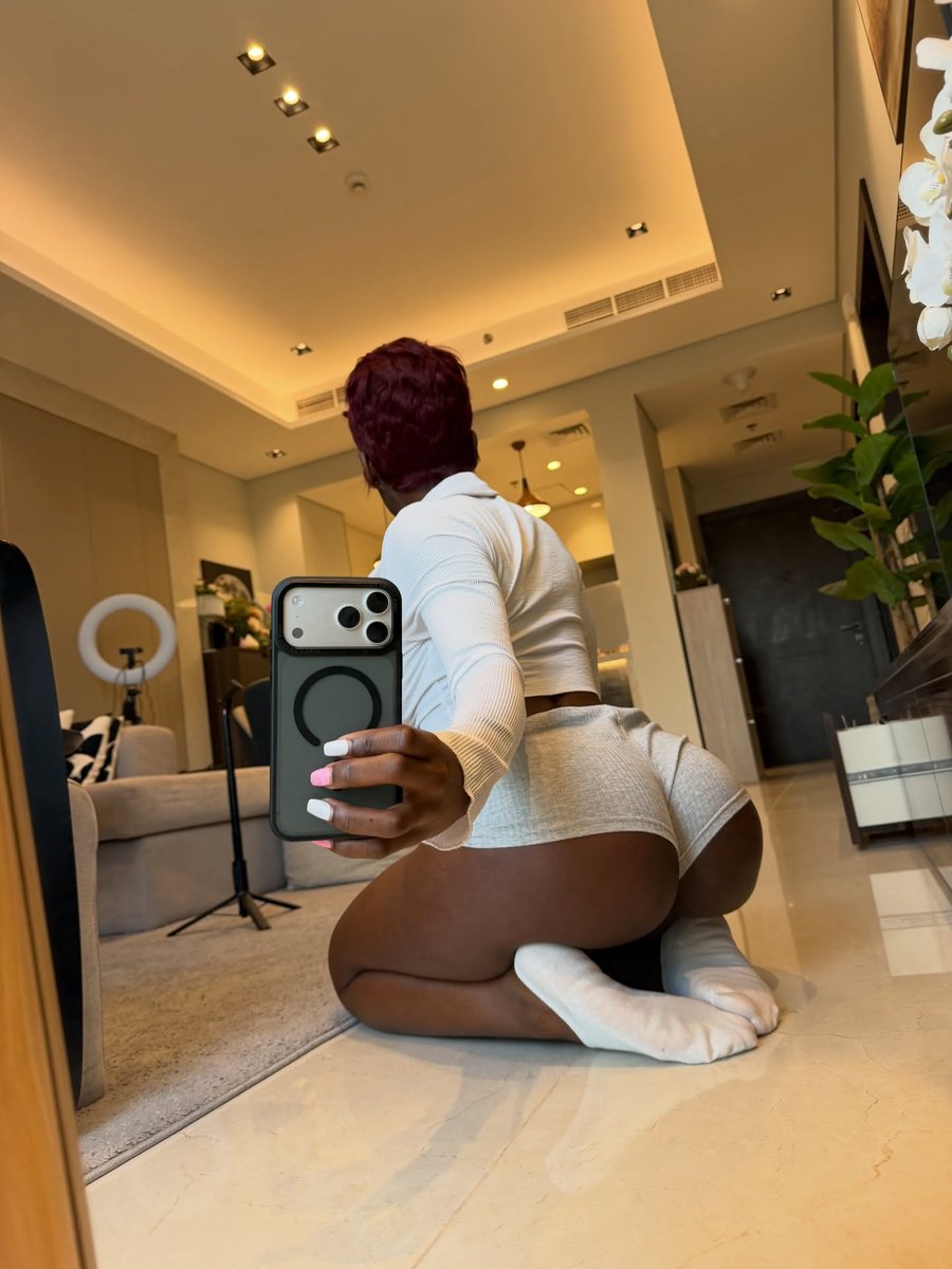 NatureTrammer's tweet photo. @elonmusk rate my 🍑 from 1-10 🙈🤭 https://t.co/FrpHbR4v5a