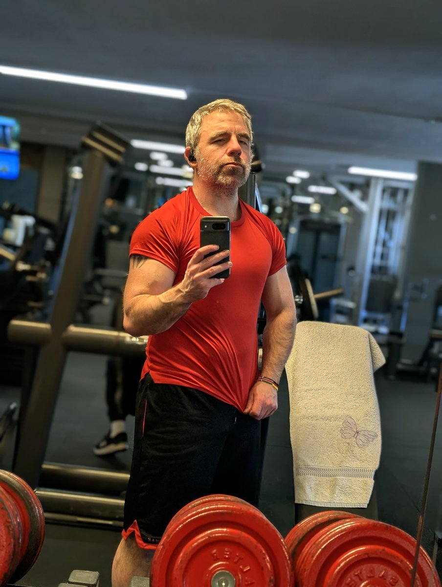 Pundit2000's tweet photo. #Gyming and the shoulder is holding/fine ... breaks because of injuries suck .... https://t.co/F7N0dAz1l2