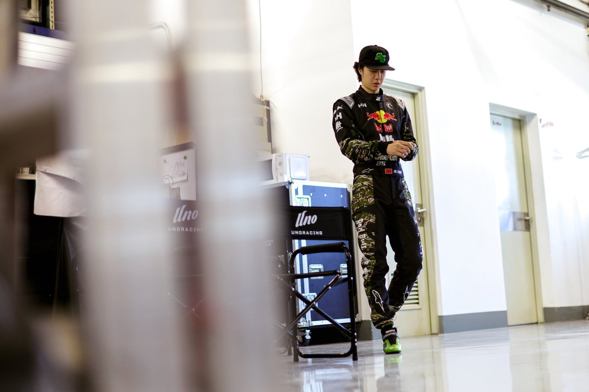 260407 19:16 YIBO-OFFICIAL weibo update x Wang Yibo (1/3)

“Pre-race Testing Day 1”
Fine-tuning the details, getting into form, progress with every session. 👊 Driver No. 85 is ready! 

#85RACING