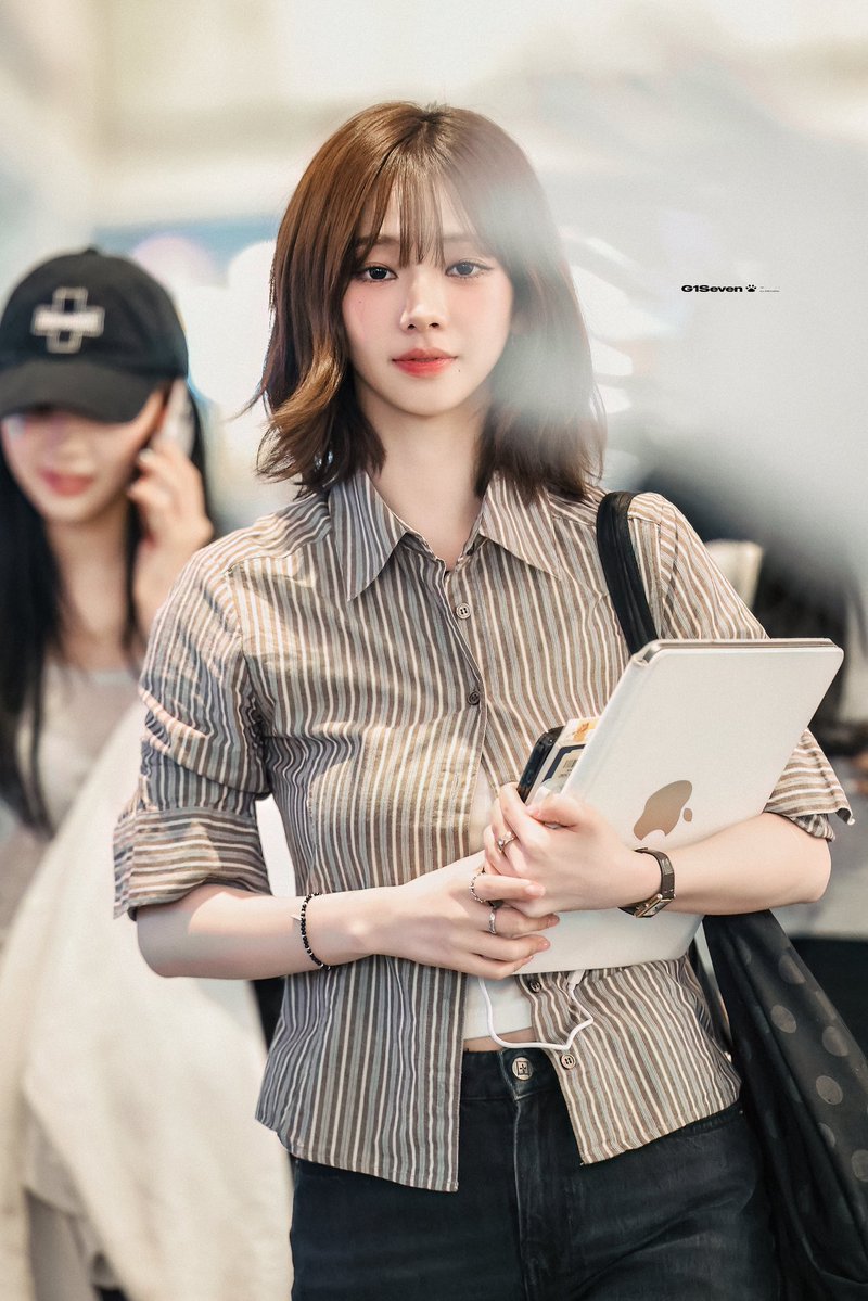 vezzz ꨄ︎ karina month tweet media