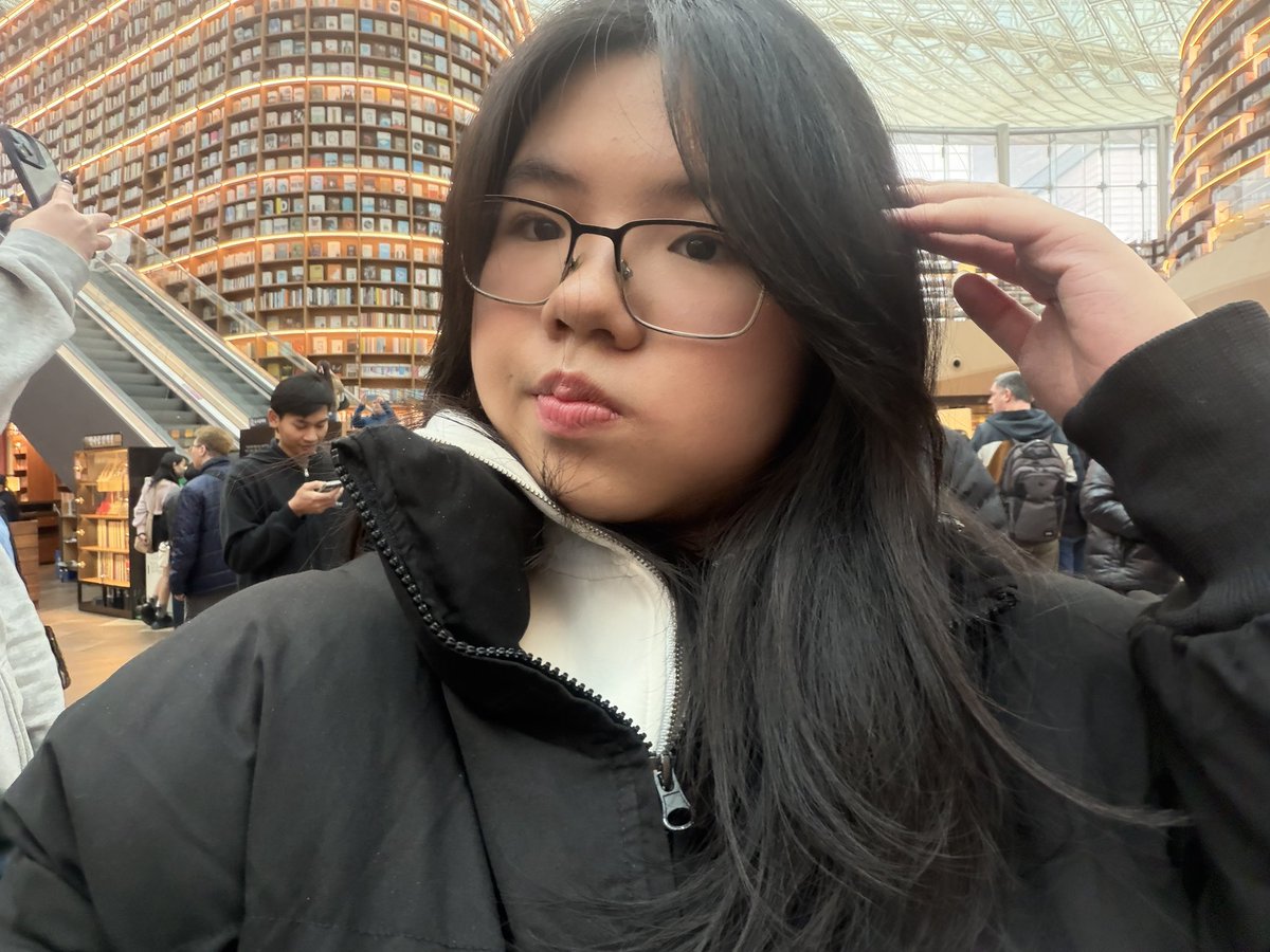 eugennss's tweet image. im back again,, do u miss this face? /j
#caeselfieday