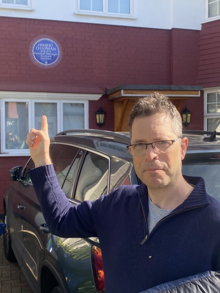 mattspiro's tweet image. At this pivotal time in the season, it was nice to enjoy a reflective walk in Hendon, visiting the old house and grave of the man who masterminded #Arsenal’s first title win in 1931. I’m sure the great Herbert Chapman would be backing Mikel Arteta to clinch no14 💪💪