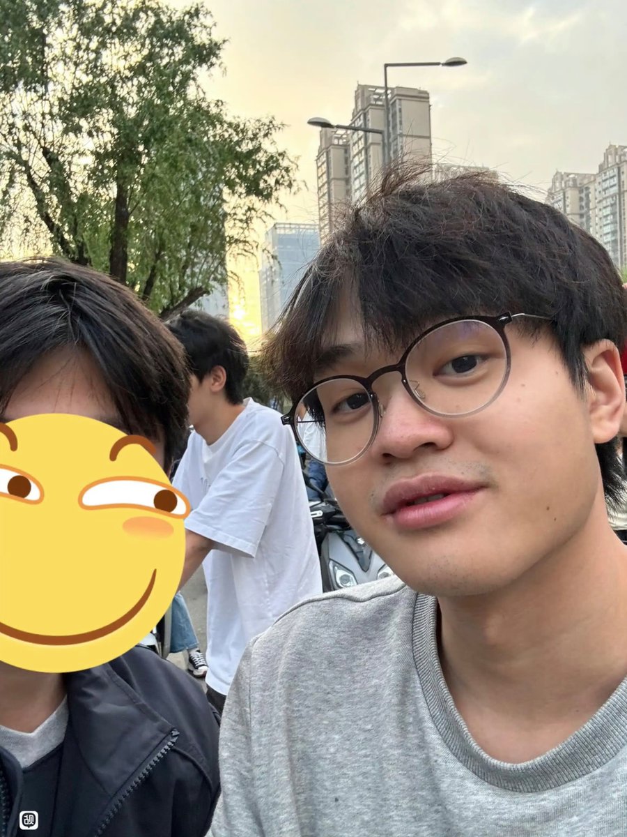 confuxun's tweet image. A fan spotted #Xun today biking together with #Bin and #ON at Xi’an 🐥🐏🐈‍⬛