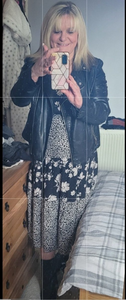 Julie Holt tweet media