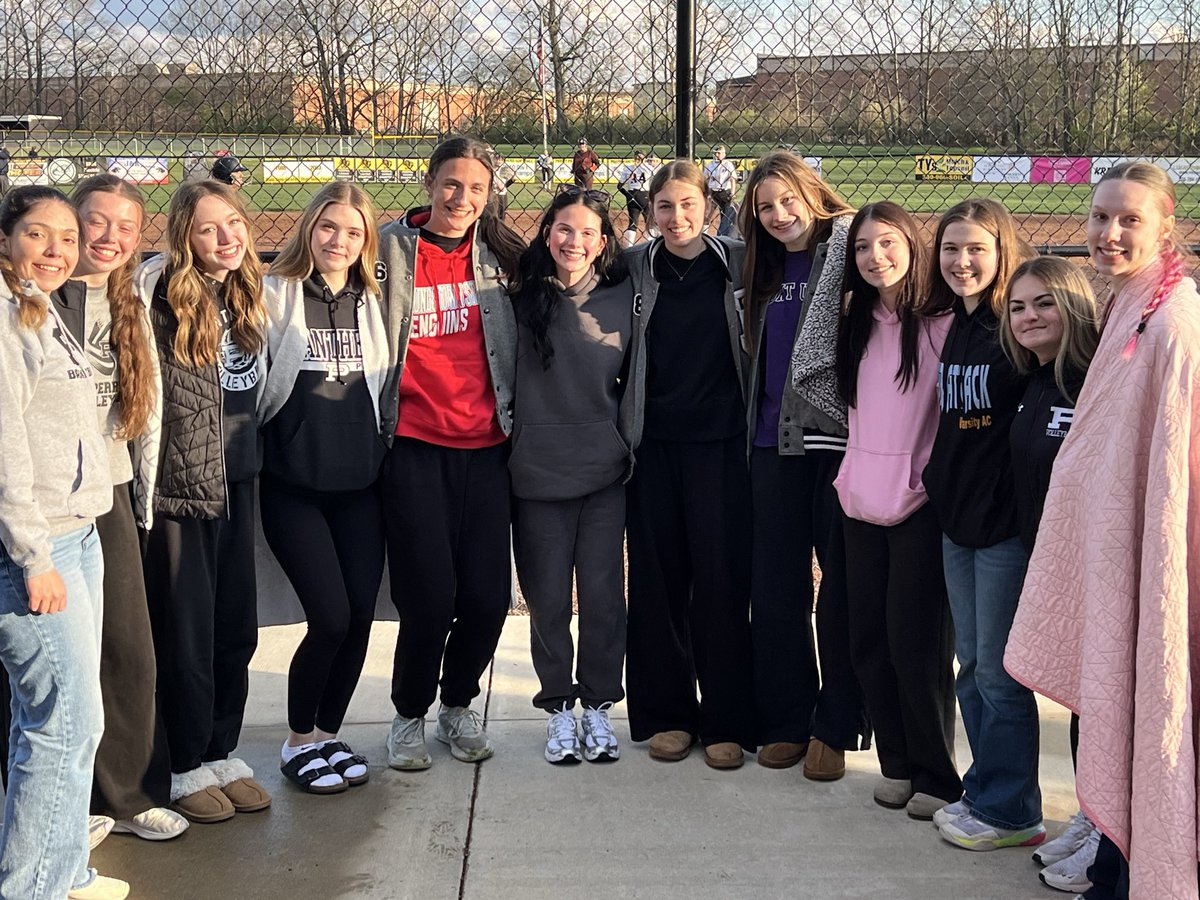 PerryVolleyball's tweet photo. Last night, the volleyball team had an opportunity to give back to @PerrySoftball! Many of the players showed up, cheered loudly, and then fed the softball team &amp; coaches.  It was a very COLD night, but the Panthers won in the final inning 13-12!  Great game ladies!  #perrypride https://t.co/MKQT8uDG9w