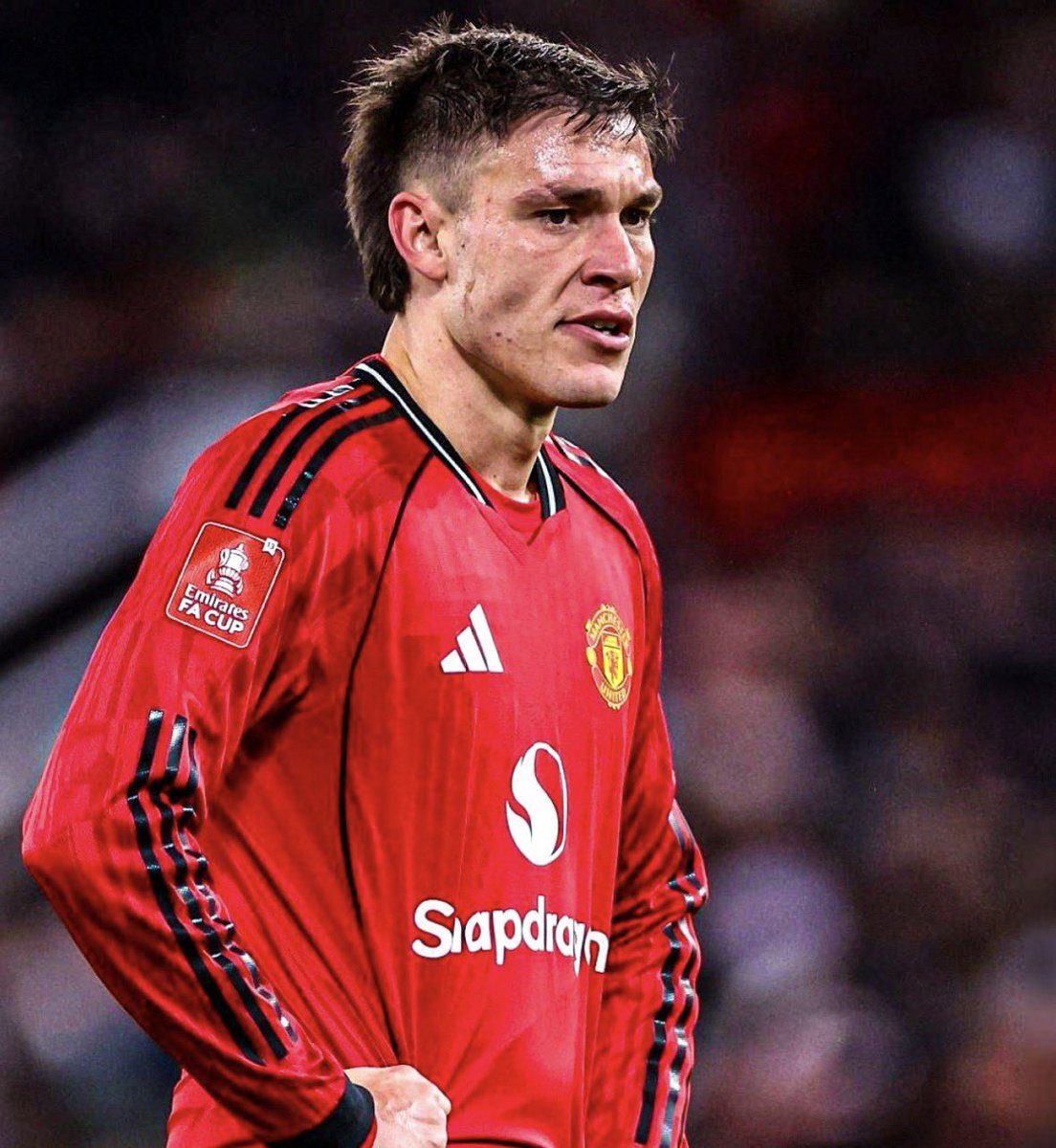 Utdtruthful's tweet photo. 🚨🎖️| 𝐁𝐑𝐄𝐀𝐊𝐈𝐍𝐆! Some movements have already STARTED to find a solution for Manuel Ugarte. He could LEAVE the club. #MUFC [@FabrizioRomano] https://t.co/tP3BogHqIt