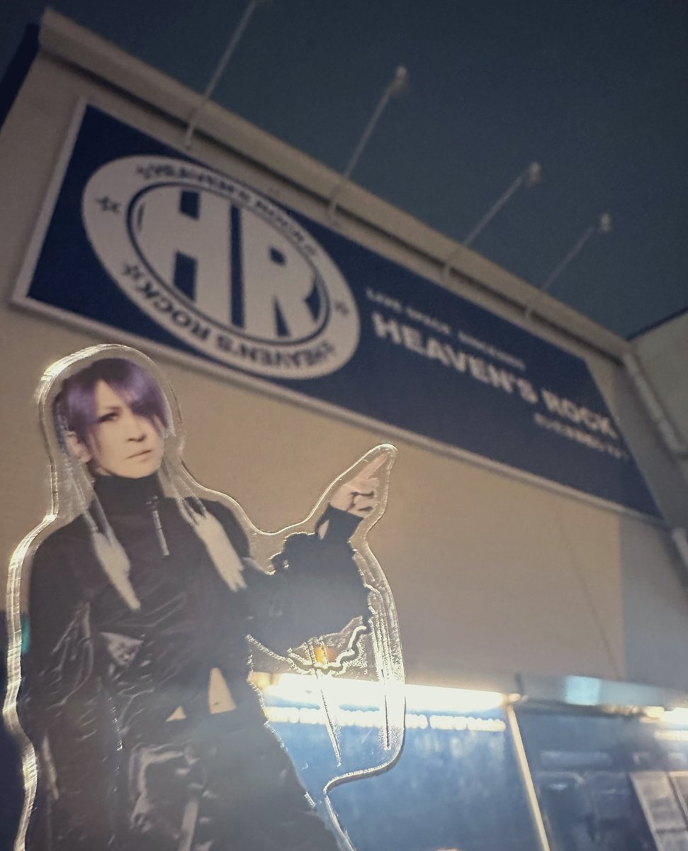 初めての10番台で推しの腹の血管やほくろが見える位置無事死亡ののち蘇生。2人の腹の薄さを見て私は今日なぜピザ食べ放題なんかに行ったのかと後悔🍕