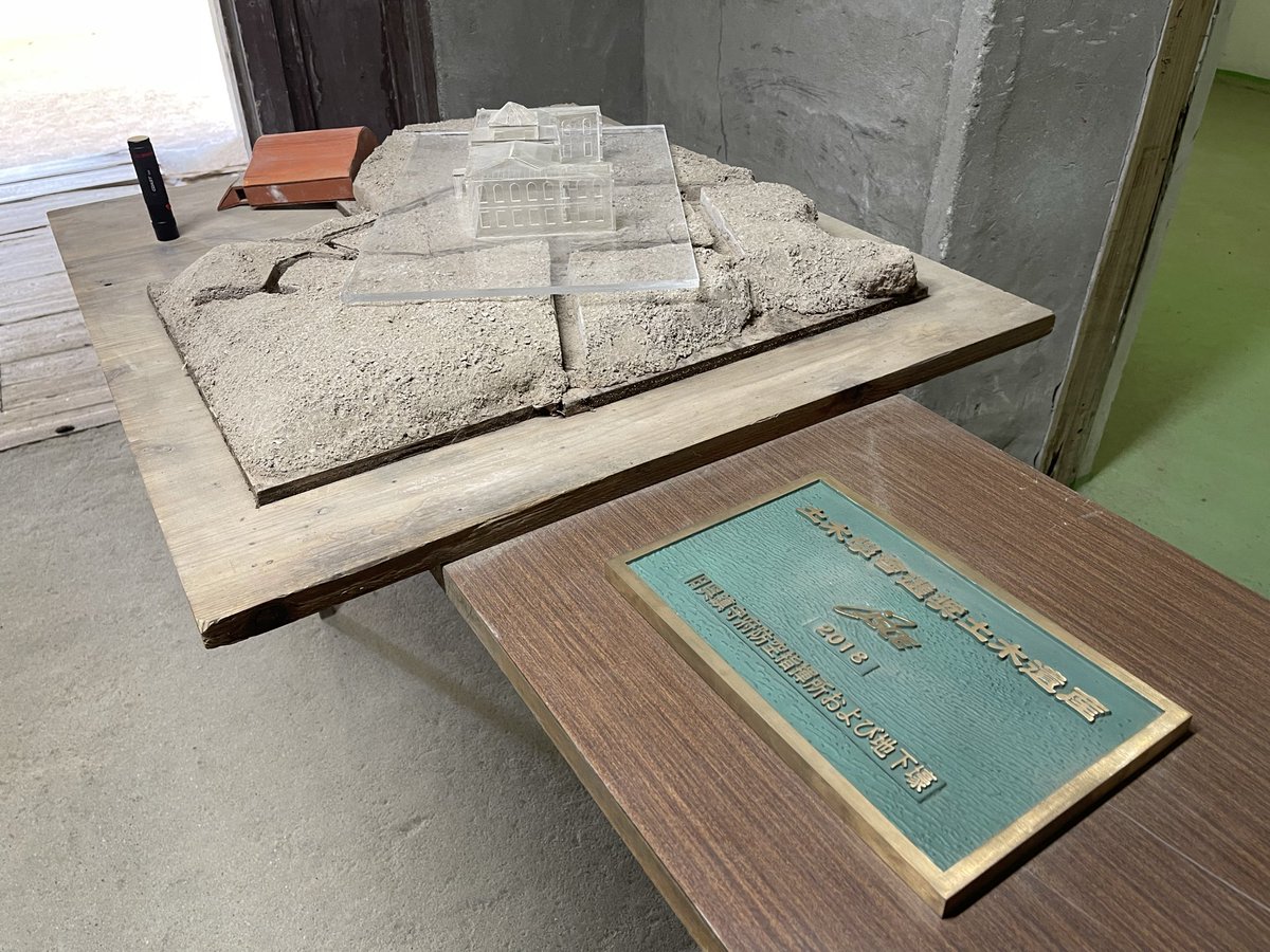 salon de ÇOÇO tweet media