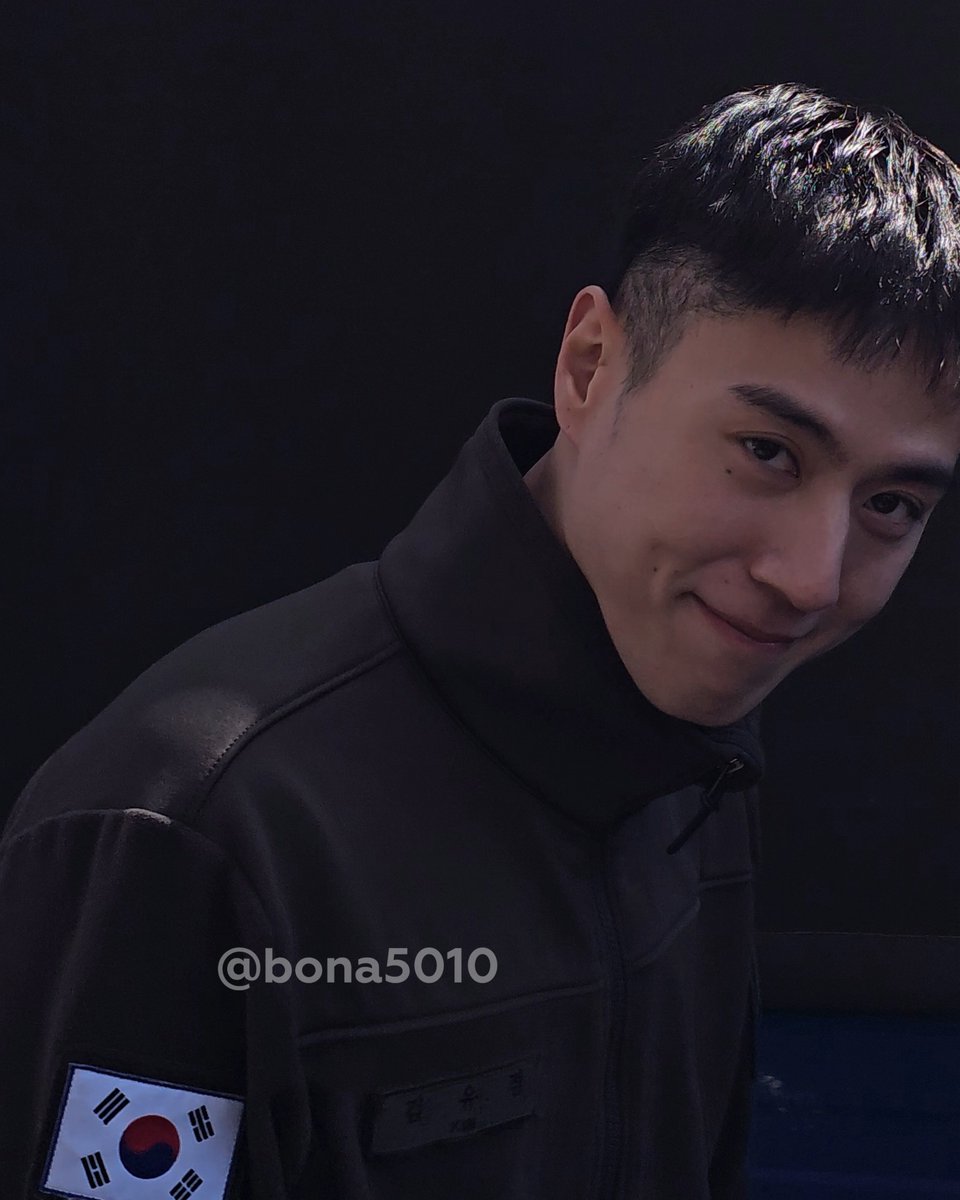 elle 𓅪 tweet media