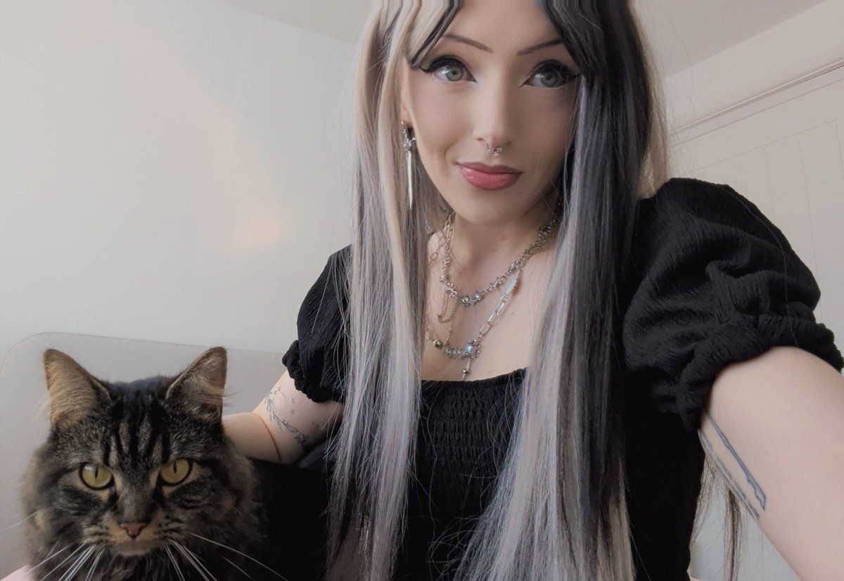 LunarLizzy 🦋 tweet media