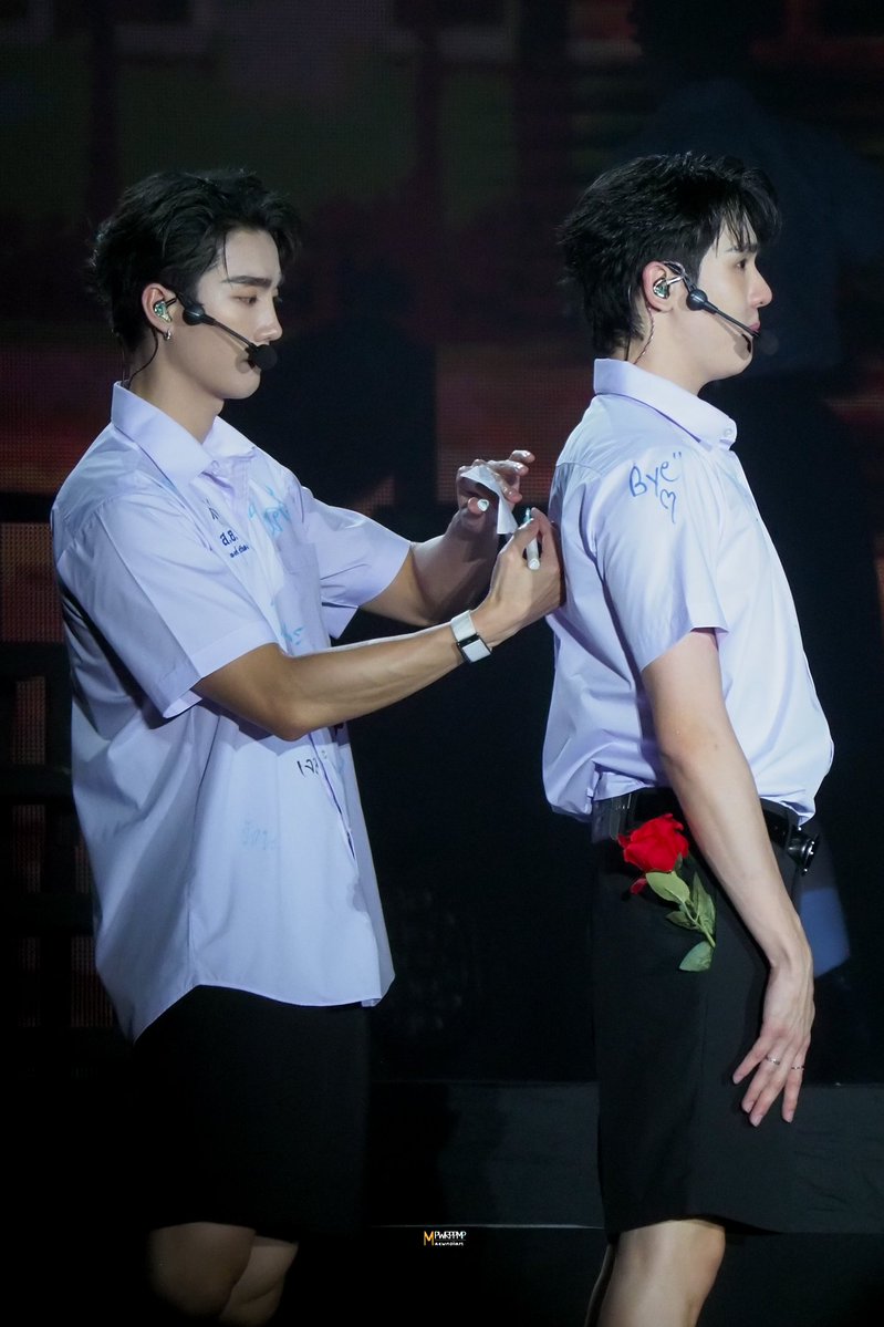 mpwrppmp's tweet image. 04.04.26📸🧡 | #memmorimm *~🎀

บุ๊คหนูยืนเกร็งหลังตรงไรขนาดนั้นลูก55555555

FORCEBOOKMAFOX FUNTOPIA D2

#ForceBookFanconD2
~° #ฟอสบุ๊ค #forcebook 
#fforce_ #kasibook °~♡