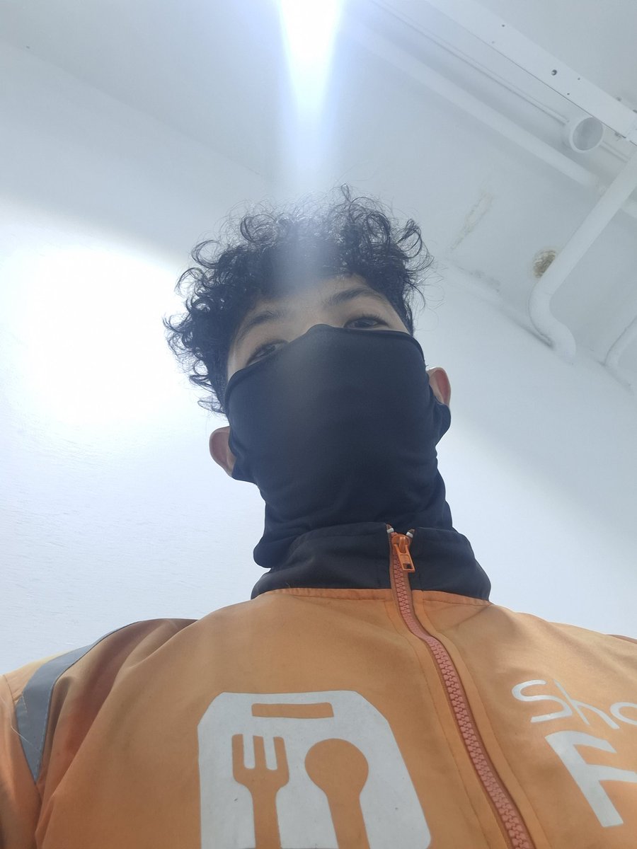 SummerOne0's tweet photo. ร้อนจัง 🤣  #รามอินทรา #รามคำแหง #ลาดพร้าว https://t.co/tRZE4MD7HY
