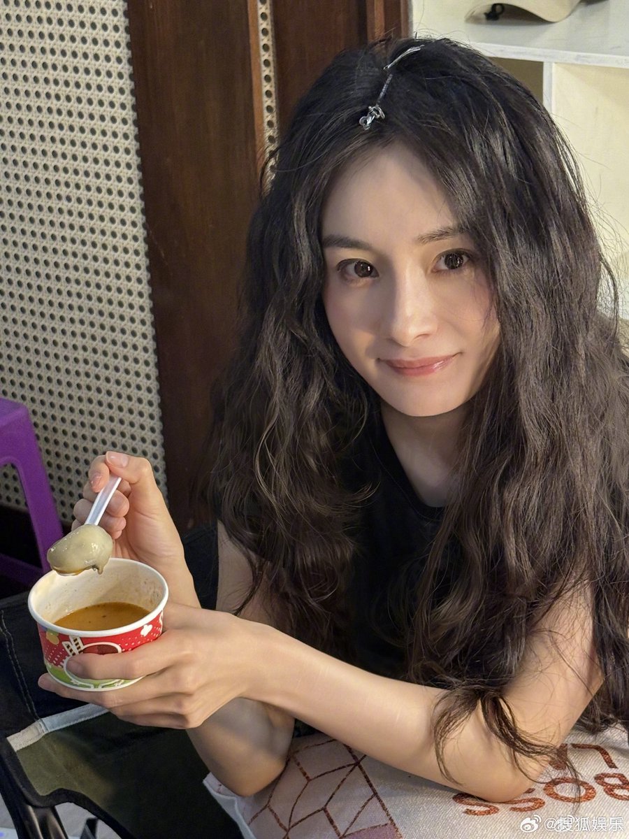 QUEEN YANG MI 👑🦊 tweet media