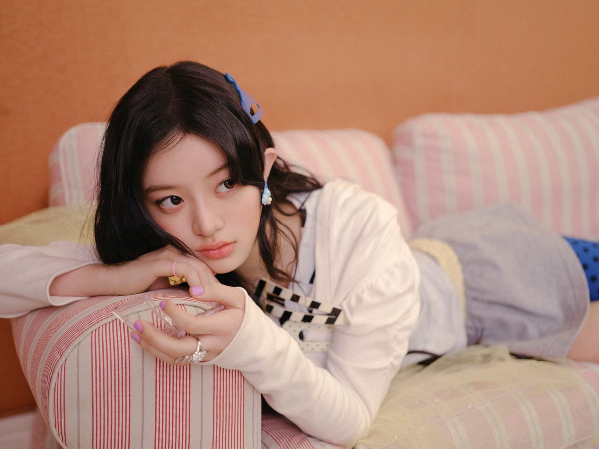 🜲 ... 𝘳𝘰𝘺𝘢𝘭𝘵𝘺 runs in her heart, 공주처럼 빛나. tweet media