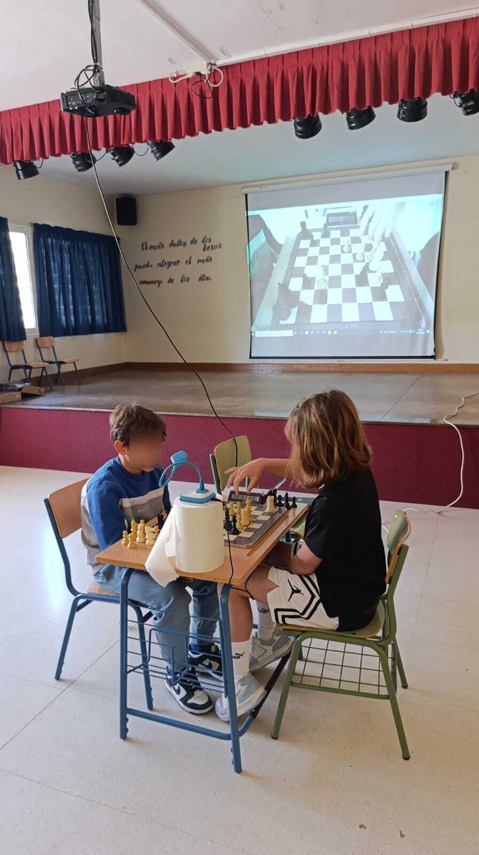 CeipJacaranda's tweet photo. El pasado miércoles 18 de marzo, tuvo lugar la final del 17° Campeonato de Ajedrez entre Carlos de 6° y Gonzalo de 5°, resultando ganador este último. Las partidas se jugaron al mejor de tres, donde el alumno de 5° ganó dos de ellas. https://t.co/JqkWiYgZoY