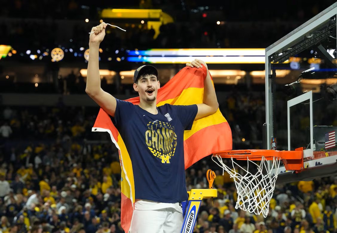 Cantera_Basket's tweet image. 📸 La foto del día 

🏆 Aday Mara (Michigan), campeón de la NCAA

#MarchMadness