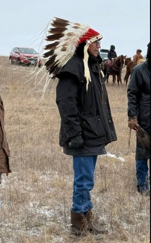 native_history_'s tweet image. A'te welcoming the riders to Wounded Knee ... 🥰