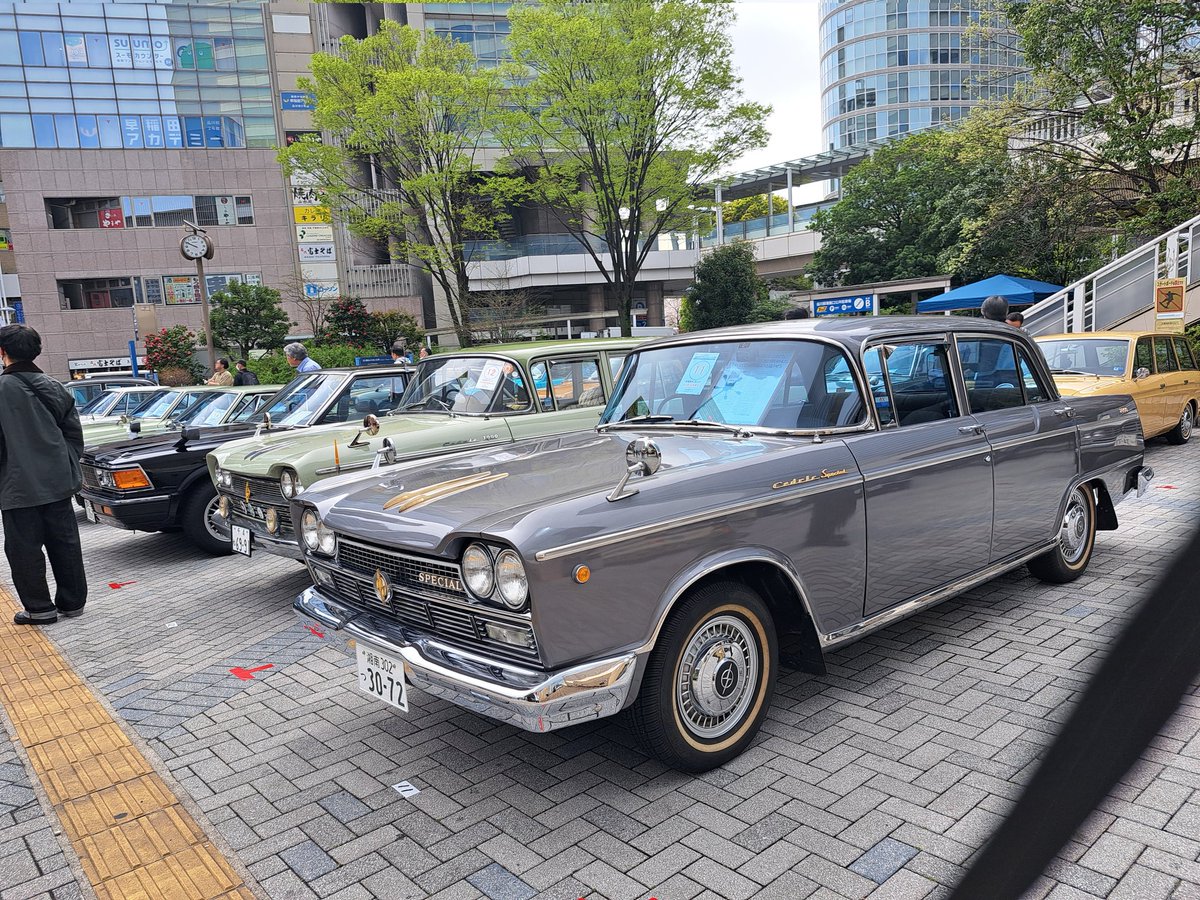 kmht4976's tweet photo. 品川駅港南口でクラシックカーが勢揃い。
懐かしい旧車が・・・ https://t.co/T8svOjliRv